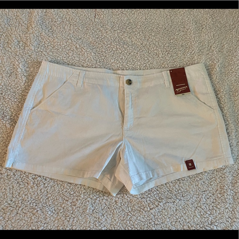 Arizona Jean Company white shorts NWT size 19